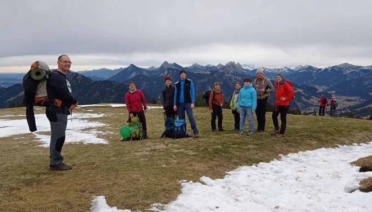 Die Familiengruppe unterwegs zum Altwürttemberger Haus | © DAV Biberach