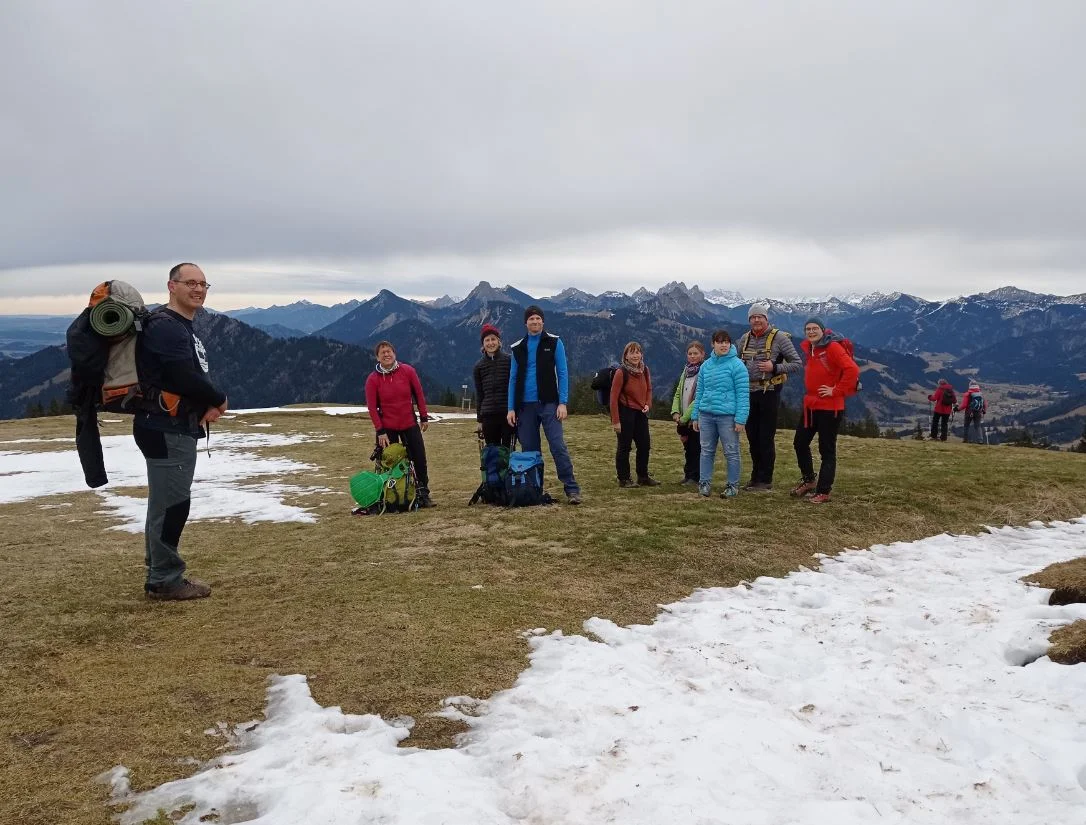 Die Familiengruppe unterwegs zum Altwürttemberger Haus | © DAV Biberach