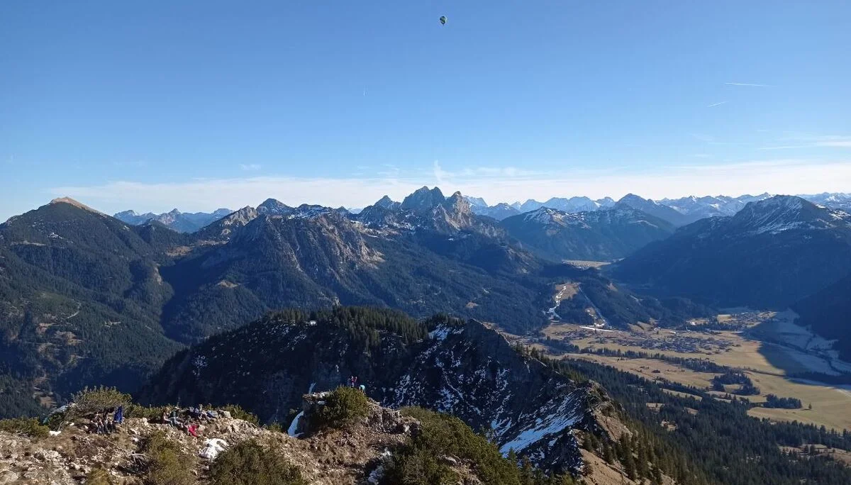 Die Familiengruppe unterwegs zum Altwürttemberger Haus | © DAV Biberach
