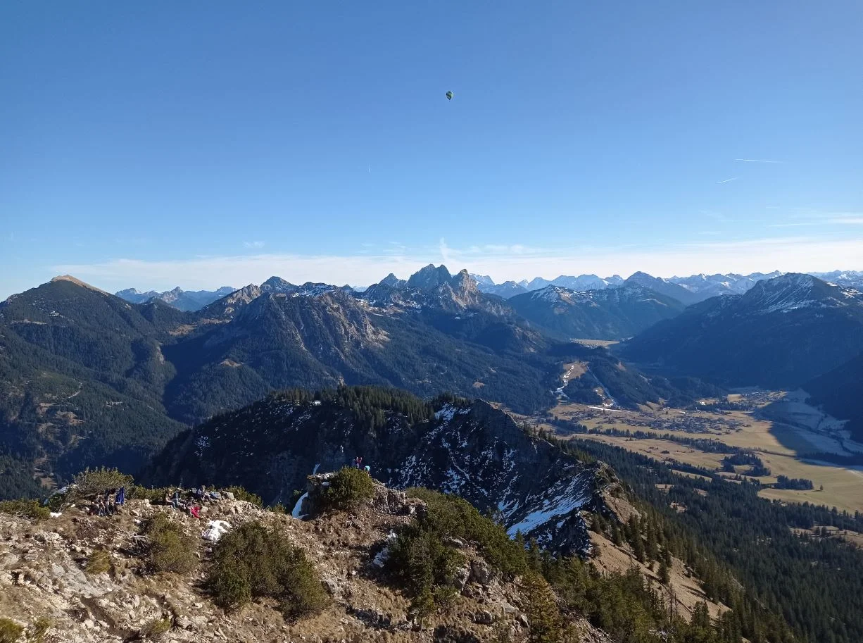 Die Familiengruppe unterwegs zum Altwürttemberger Haus | © DAV Biberach