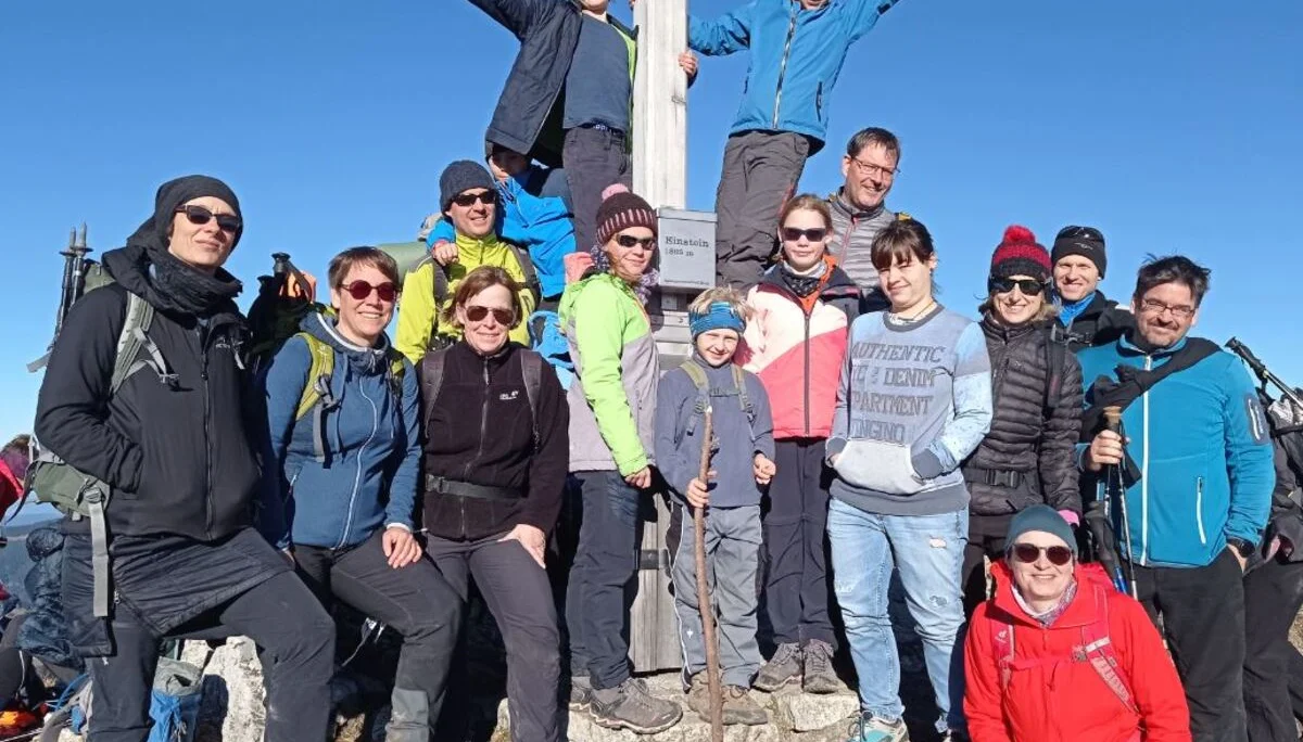 Die Familiengruppe unterwegs zum Altwürttemberger Haus | © DAV Biberach