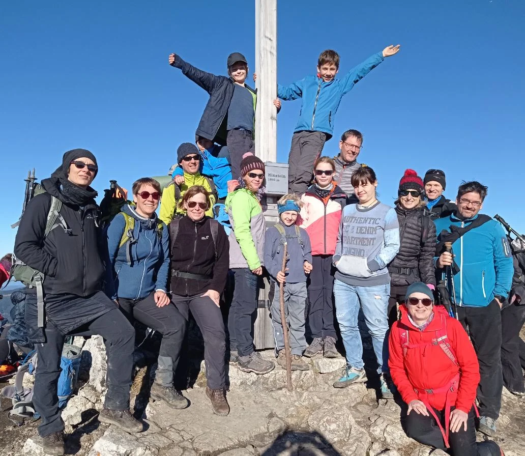 Die Familiengruppe unterwegs zum Altwürttemberger Haus | © DAV Biberach