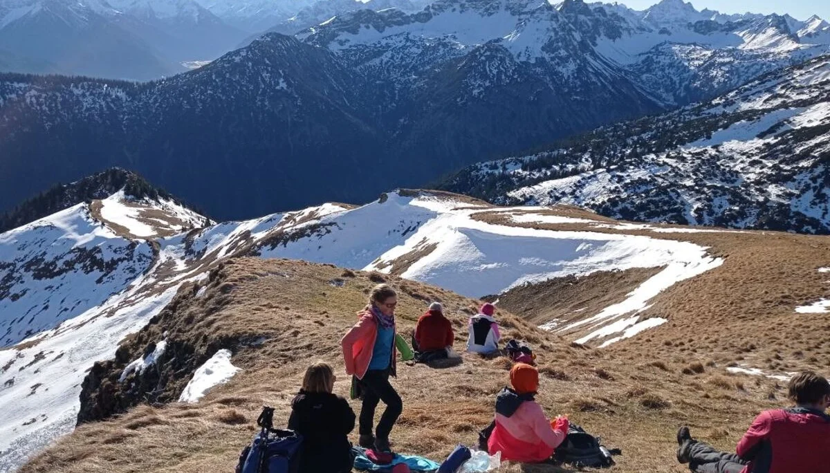 Die Familiengruppe unterwegs zum Altwürttemberger Haus | © DAV Biberach