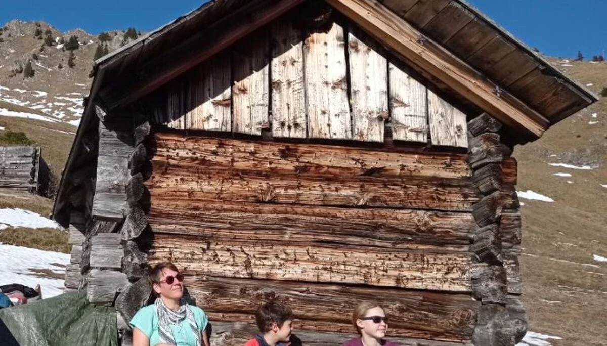 Die Familiengruppe unterwegs zum Altwürttemberger Haus | © DAV Biberach