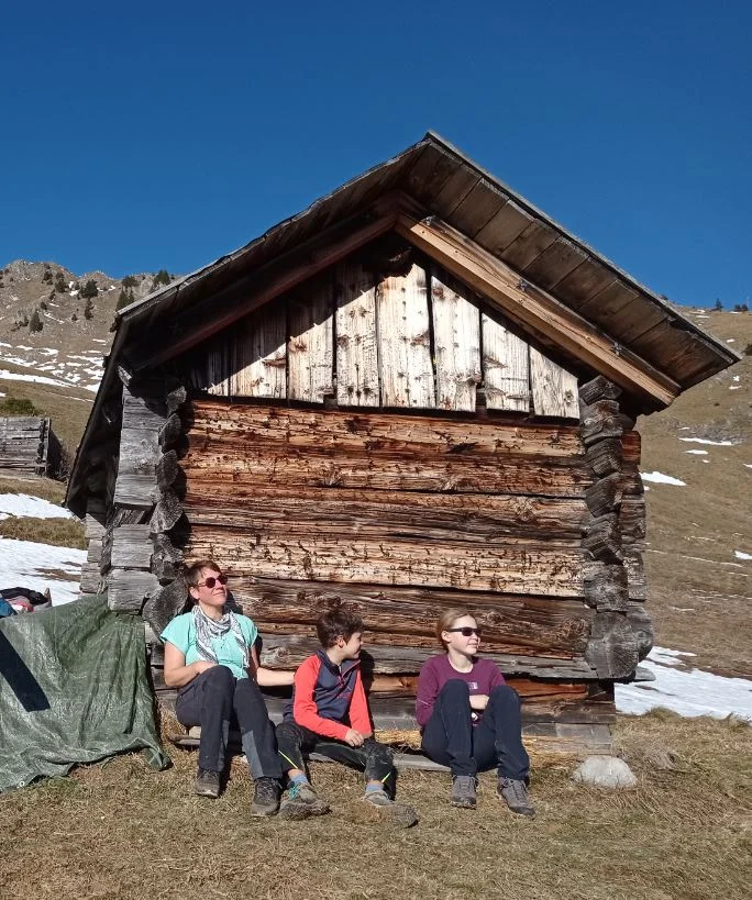 Die Familiengruppe unterwegs zum Altwürttemberger Haus | © DAV Biberach