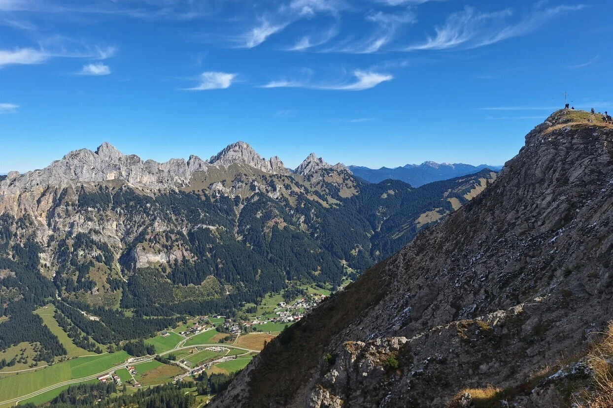 Blick von der Krinnenspitze in die Tannheimer Gruppe | © DAV Biberach