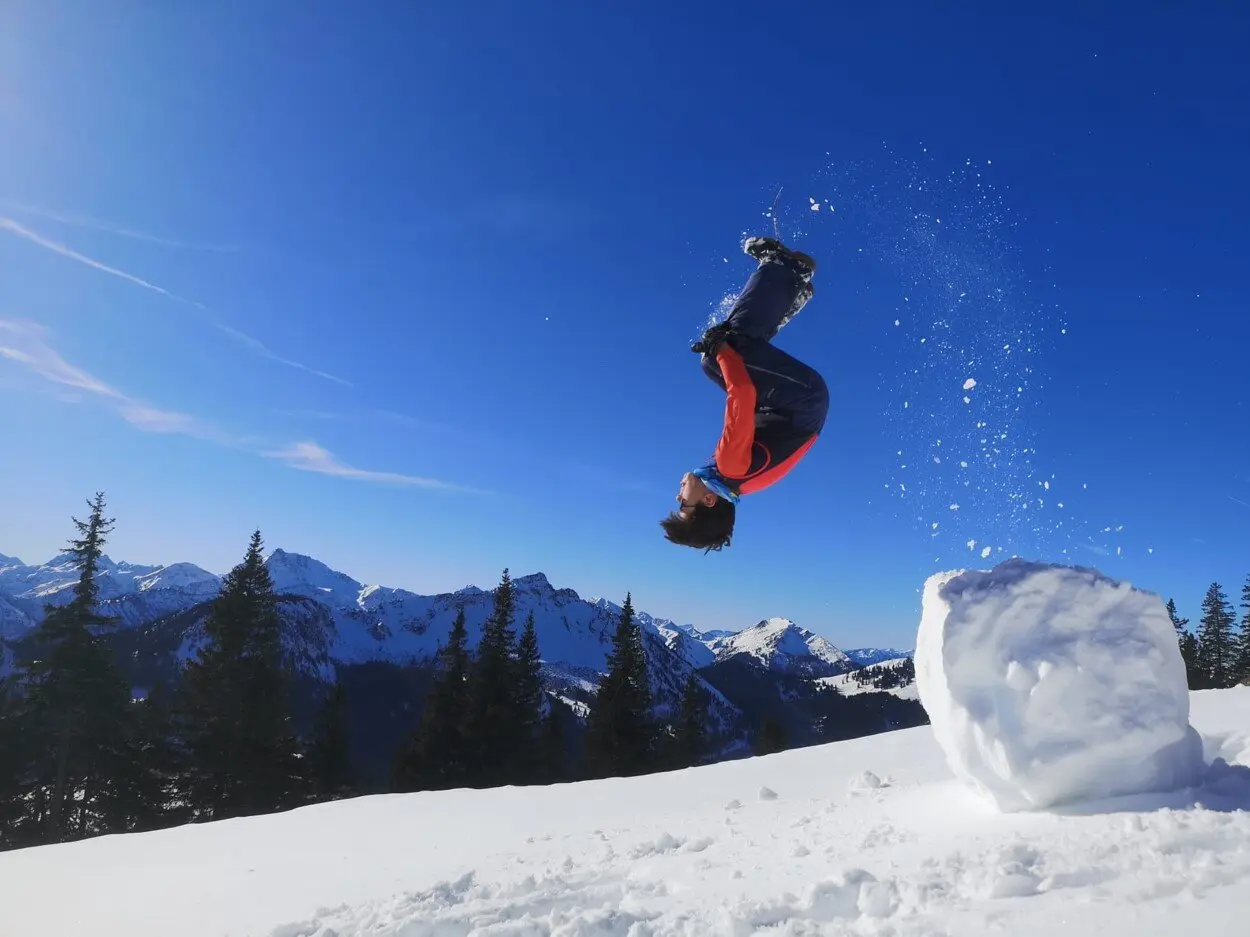Turngeräte aus Schnee | © Beate Hensinger