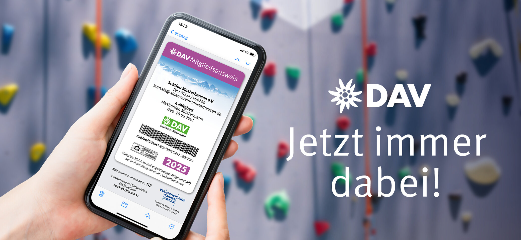 Ein Smartphone mit dem digitalen Mitgliedsausweis im Display | © DAV