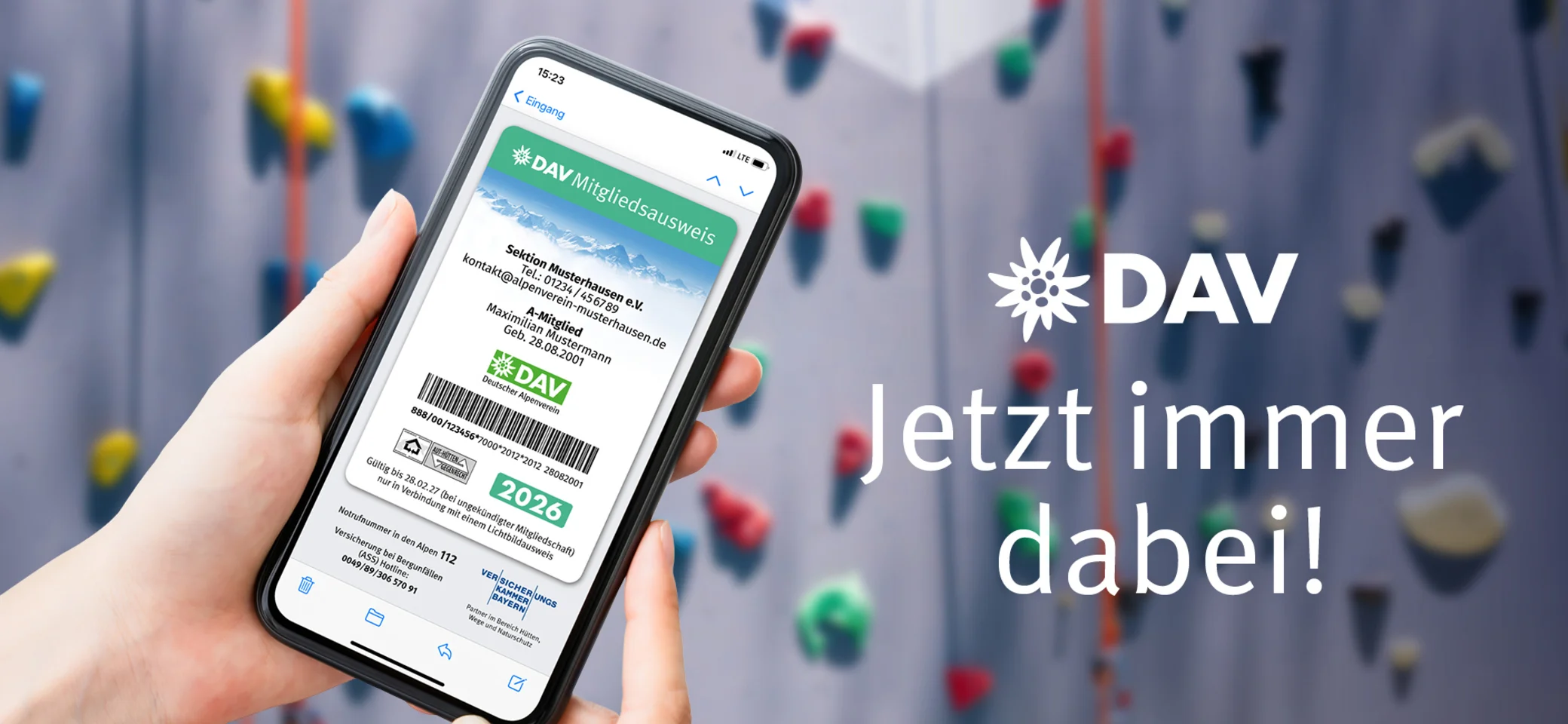 Ein Smartphone mit dem digitalen Mitgliedsausweis im Display | © DAV