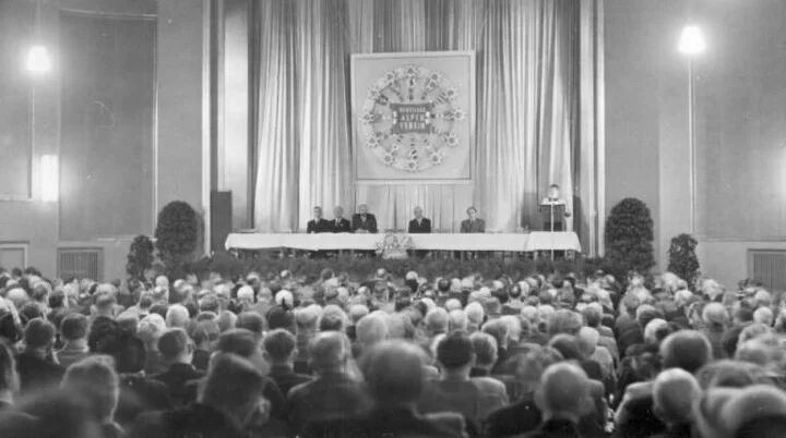 Hauptversammlung in Würzburg im Jahr 1950 anlässlich der Wiedergründung eines gemeinsamen Dachverbandes | © DAV / Archiv